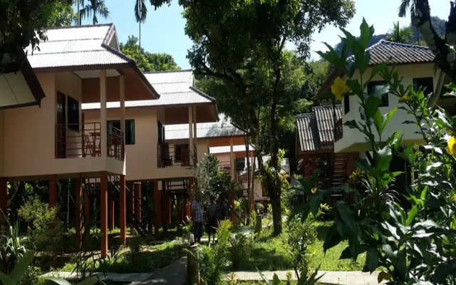 Jungle Huts Resort