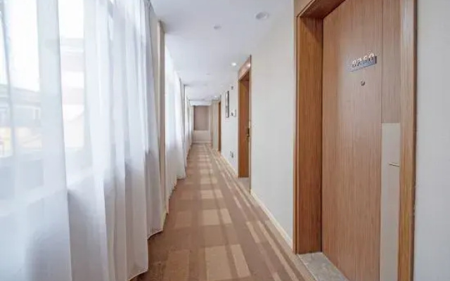 Homeinn Plus Hotel (Huzhou Normal University Yishang Street)