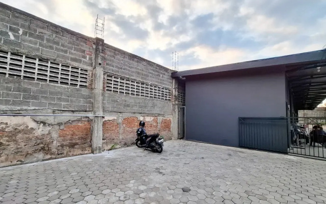 Homestay Sido Joyo near Sunrise Mall Mitra RedDoorz