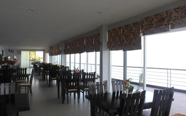 Tiara Bunga Hotel & Villa