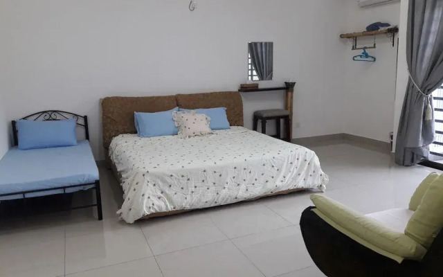 Tampoi Homestay