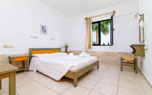 Dionysos Apartments and Studios