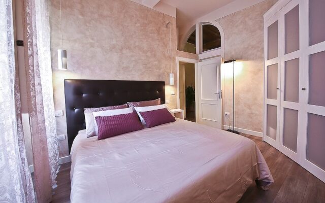 Апартаменты Apartments Florence - Giglio santa trinita комната для гостей