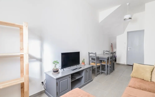 Bright Apartment Near Parc DU 26è Centenaire