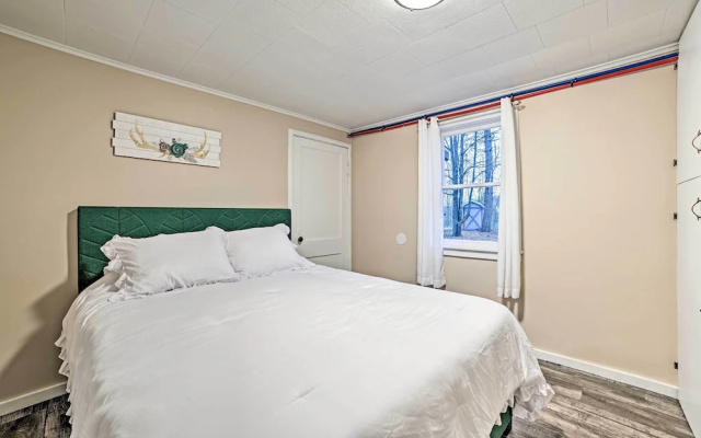 Quaint Frederic Home: Ski, Boat + Hike Nearby