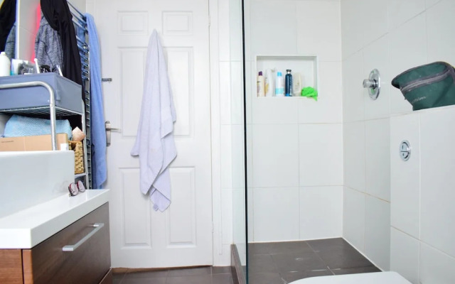 1 Bed Flat With Roof Terrace