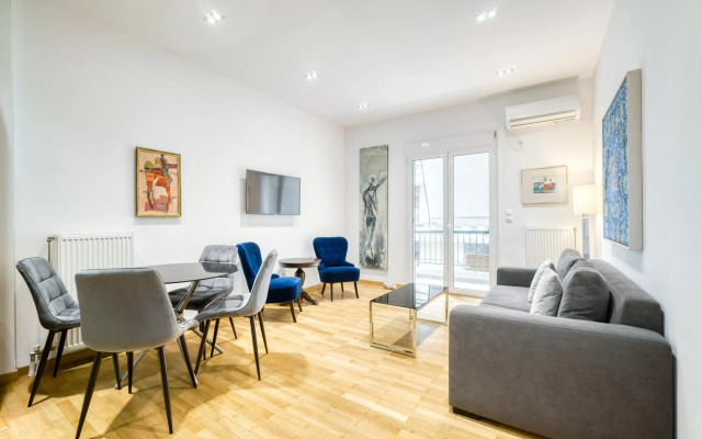Stylish, Sunny New 2 Bedroom, Prime Central Athens