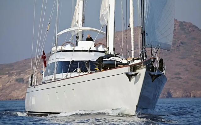 Sailing Yacht Glorious