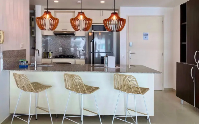 w Impeccable 2BR w Charming Balcony in CTG