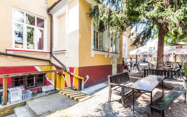 Отель Good Bye Lenin Hostel Польша, Краков - отзывы, цены и фото номеров - забронировать отель Good Bye Lenin Hostel онлайн вид на фасад