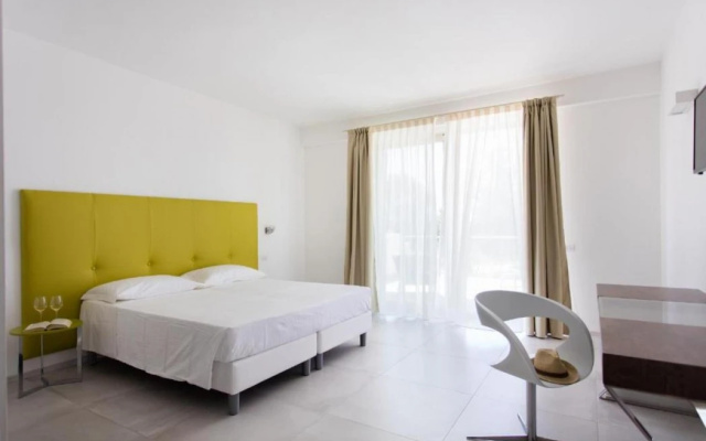 Luna Minoica Suites