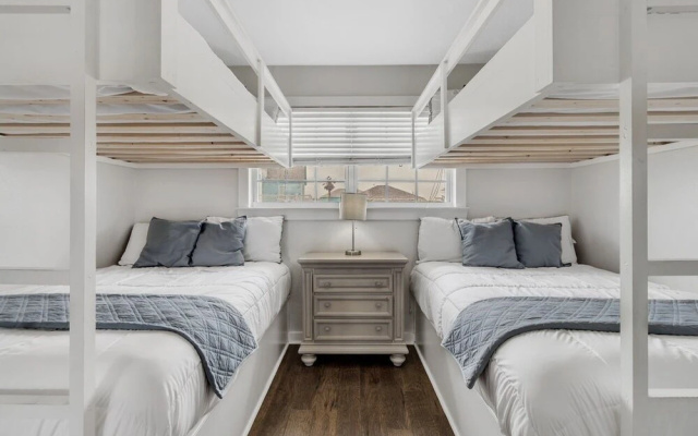 Windsical Escape 2 Bedroom Home by RedAwning