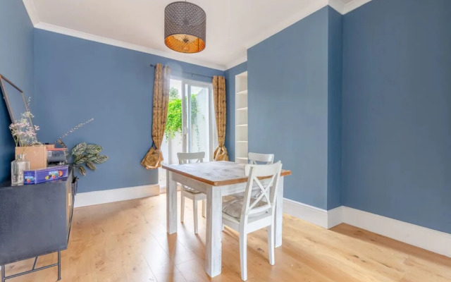 Spacious 2 Bedroom Home in Lewisham