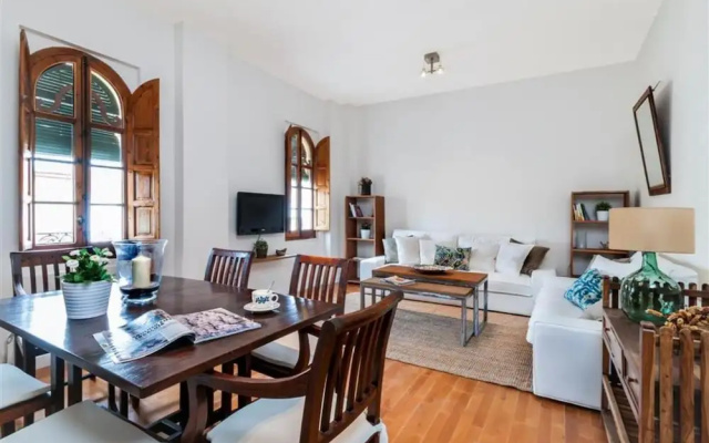 Cozy & Bright 2 Bd Apartment, Plaza de la Maestranza