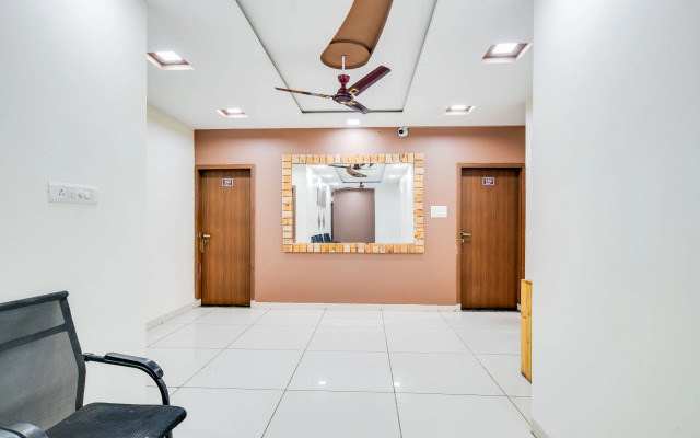 Super Collection O Indore Near Omax City 1
