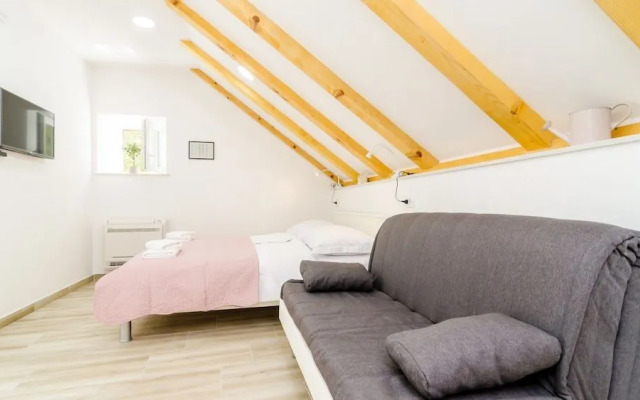 Shining Star Apartments