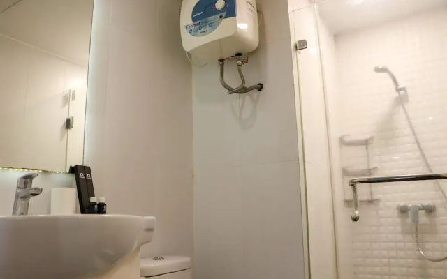 Warm And Minimalist 2Br Green Bay Pluit Apartment