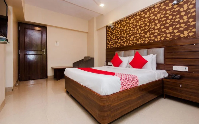OYO 14376 Royal Park Residency