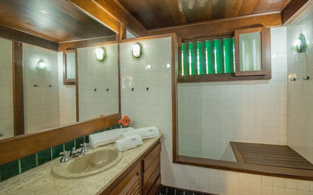 Casa com Cinco Quartos Pé na Areia