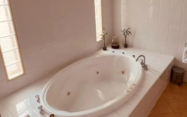 Gundaroo Manor Bed & Breakfast