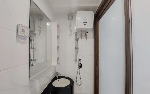 Elegant and Homey Studio at Sky House BSD Apartment