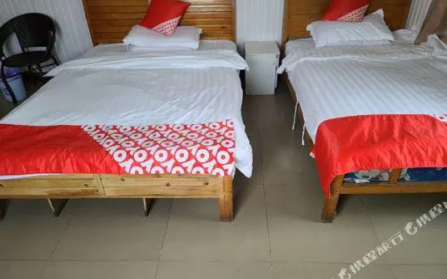 OYO chengdu red golden cage apartment