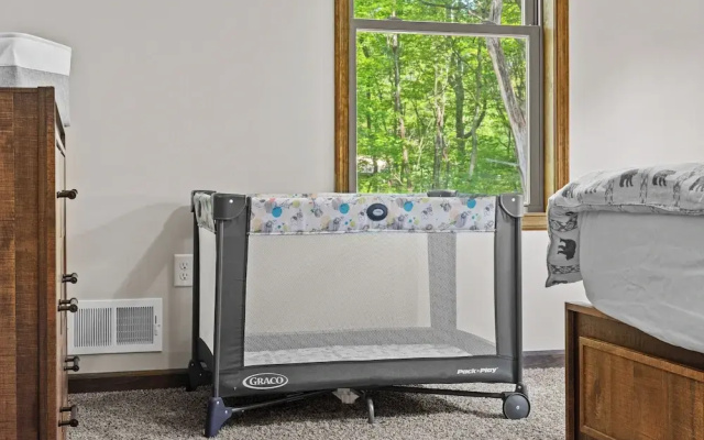 Hot Tub & Community Beach: Albrightsville Home!