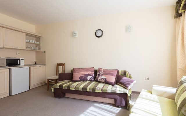 Апартаменты One Bedroom Apartment with Balcony комната для гостей