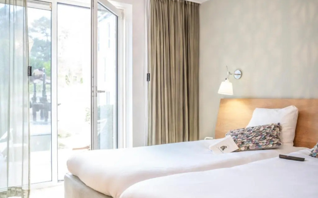 blooming Hotel