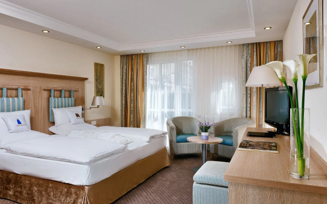 MAXIMILIAN Grand Hotel