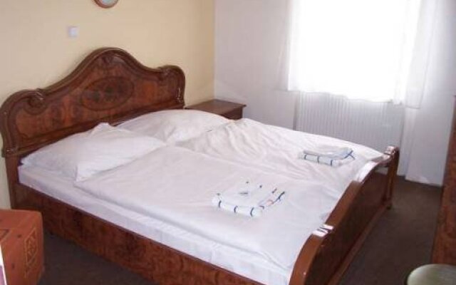 Hotel Dejmalik Литомержице