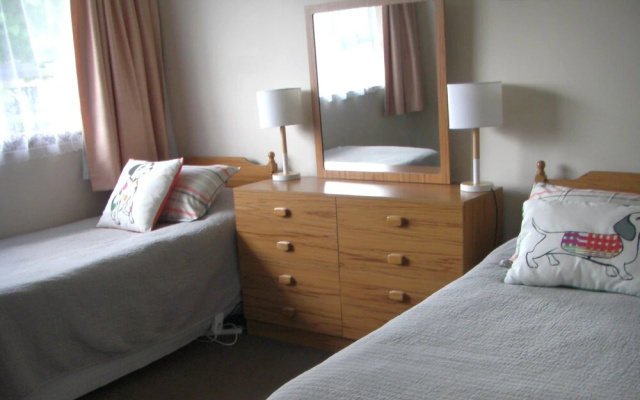 Ascot Holiday Home