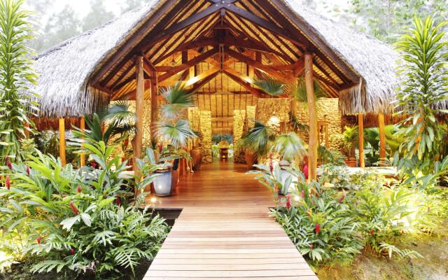 Отель Bora Bora Pearl Beach Resort вид на фасад