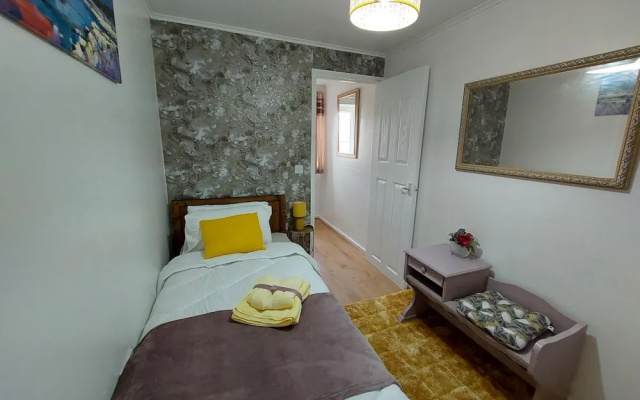 2-bed House in the Heart of Woodhouse, Leeds