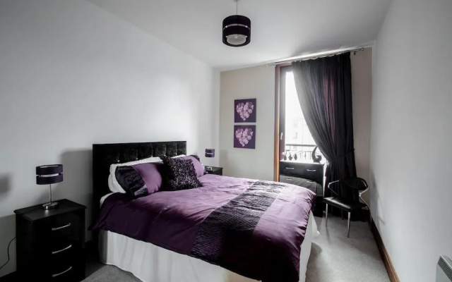 Orange Apartments - 13 Bastille