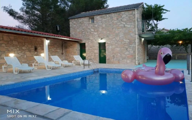 Tennis court Studio Slivje with pool