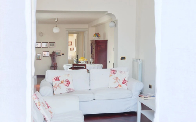 Leonelli Flat