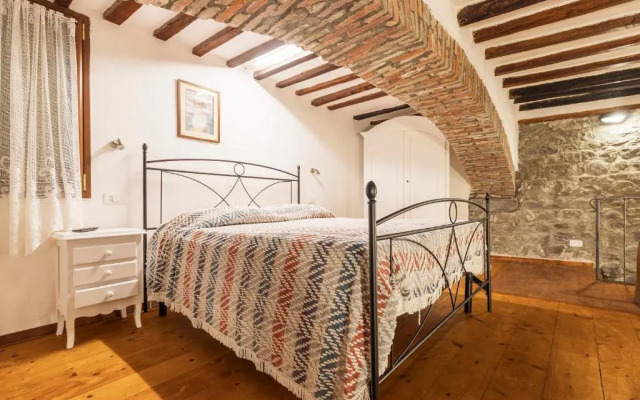 025- La casa di Esmeralda (011017-LT-0667)