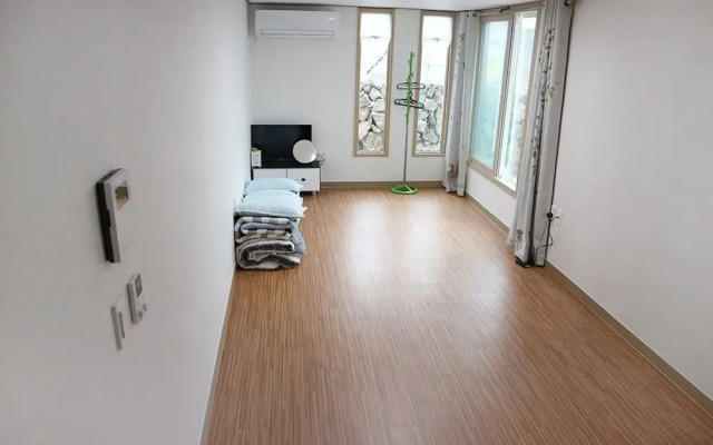 Jeju Pureunseom Guest House