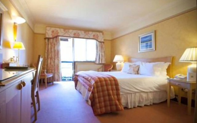 Careys Manor & Senspa