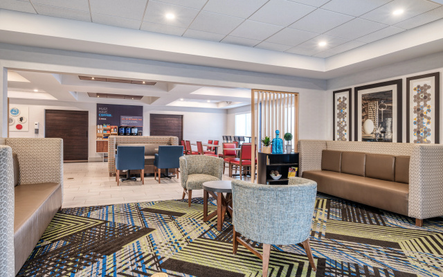 Holiday Inn Express & Suites Vandalia by IHG