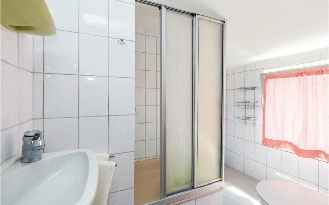 Beautiful Apartment in Kampor With 4 Bedrooms and Wifi