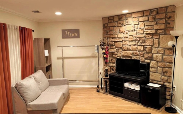 Room in House - The Modern Gem Furnished Bedroom