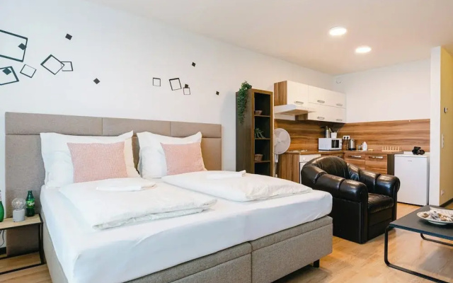 Flora Cozy Apartment by CHORS