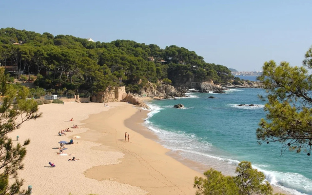Cozy Glamping Chalet in Palamós With Garden View