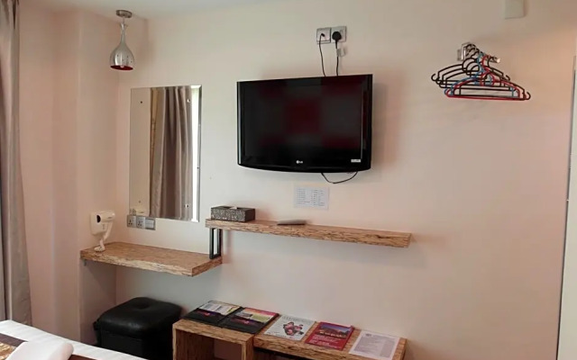 Deluxe room · Hotel Bahagia — photo 3