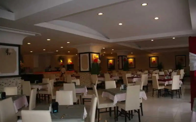 Senza Inova Beach Hotel