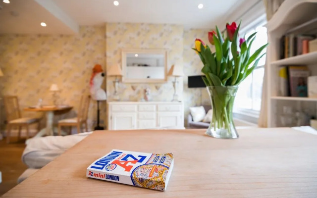 Charming Chelsea Home by the River Thames