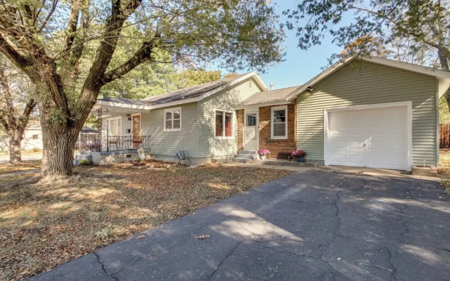 Missouri Escape w/ Furnished Patio, Near Downtown!
