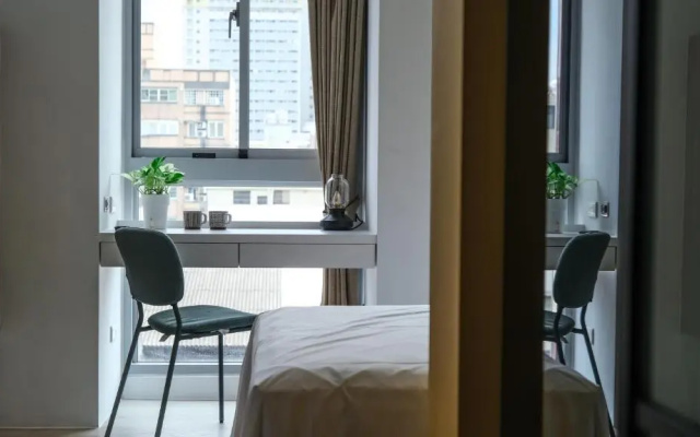 1Li7E Hotel